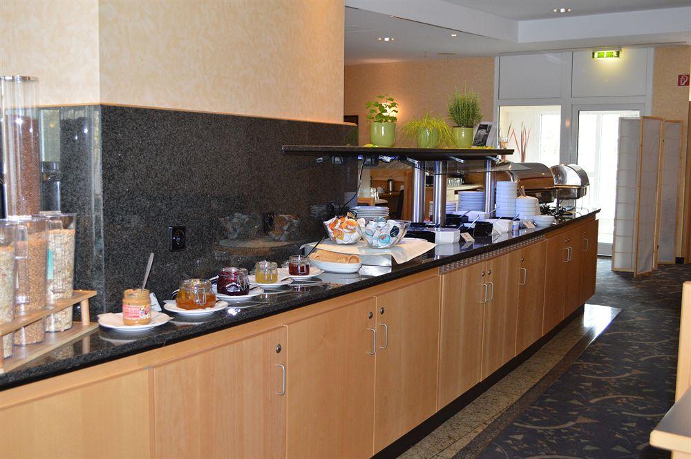 Ramada By Wyndham Hannover Messe Laatzen Εξωτερικό φωτογραφία